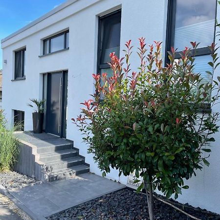 Gemuetliche Villa Am Waldrand In Taunusstein Exterior foto